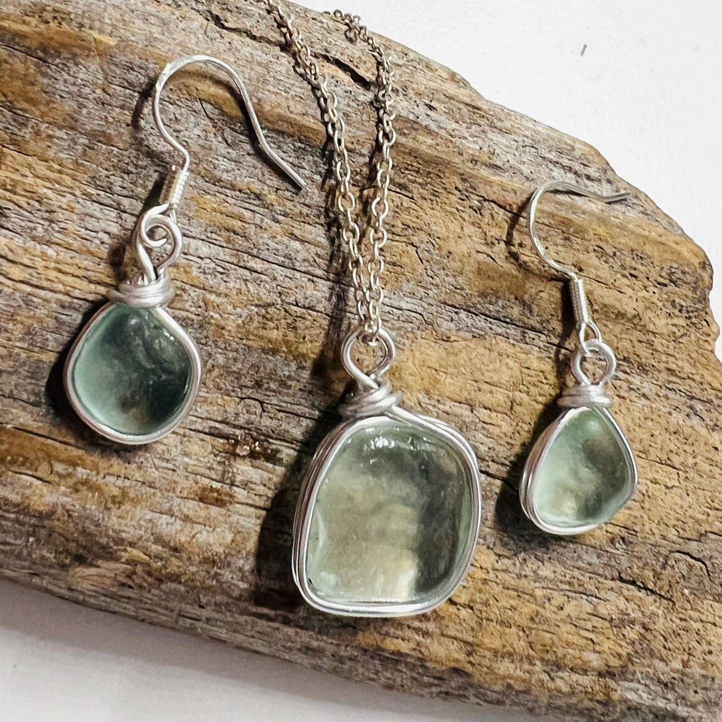 Seafoam Seaham Sea Glass Jewellery Set loop