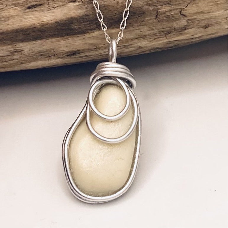 Cream Seaham Milk Glass Pendant